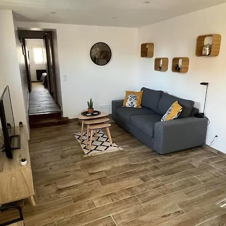 Superbe En Bord De *