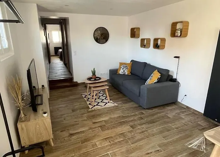 Superbe En Bord De *